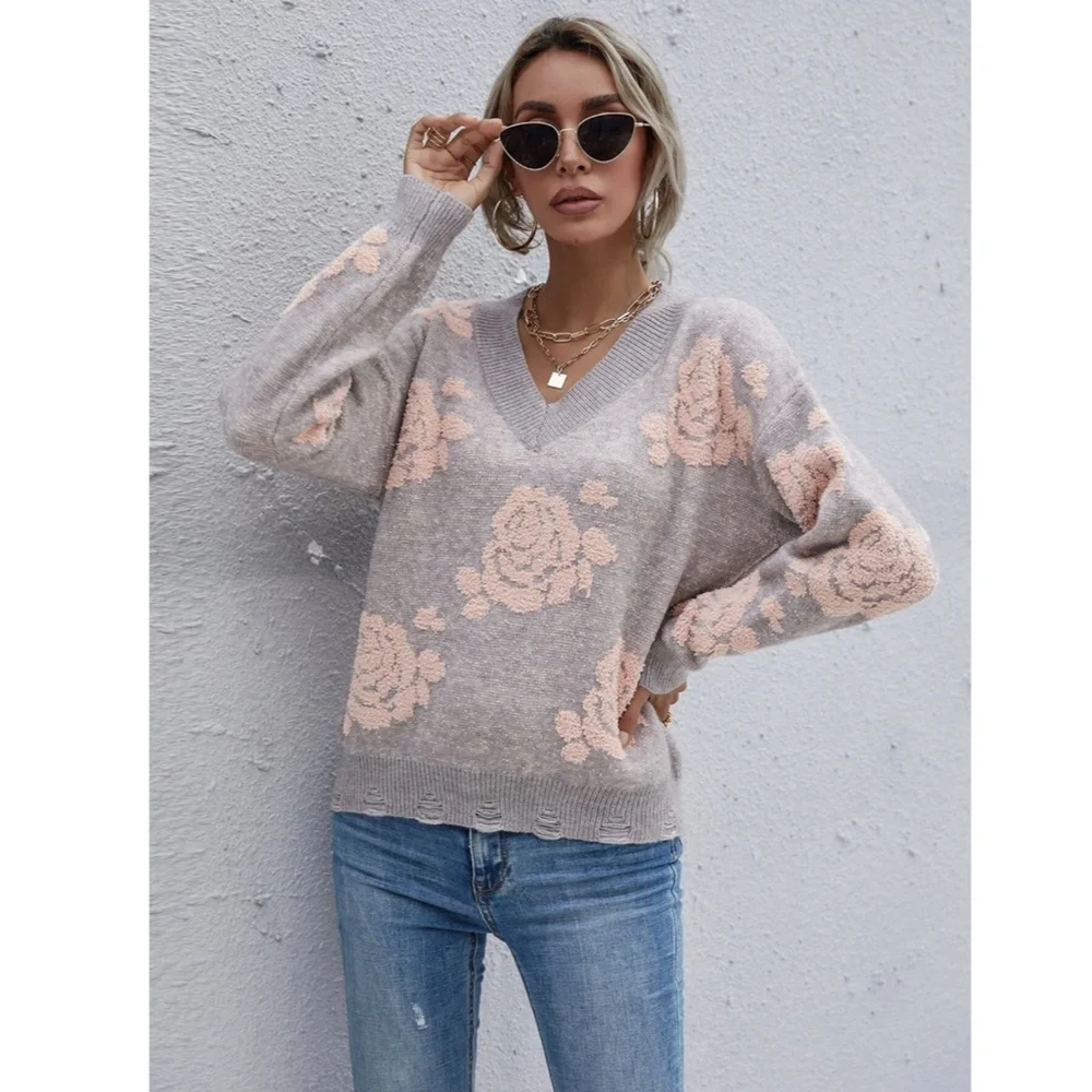 Rose Pattern Grey Knit V-Neck Sweater - Picture 4 of 7
